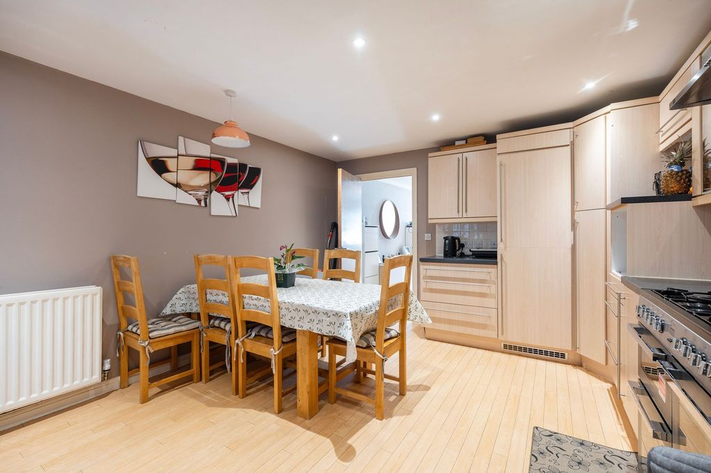 Property photo 3 of 24