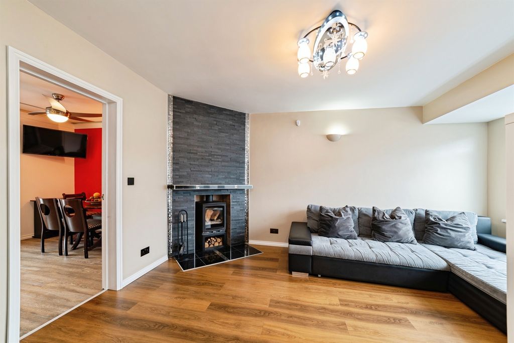 Property photo 2 of 17