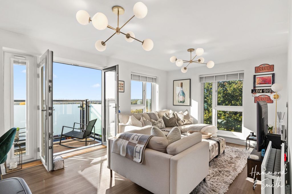 Property photo 3 of 19