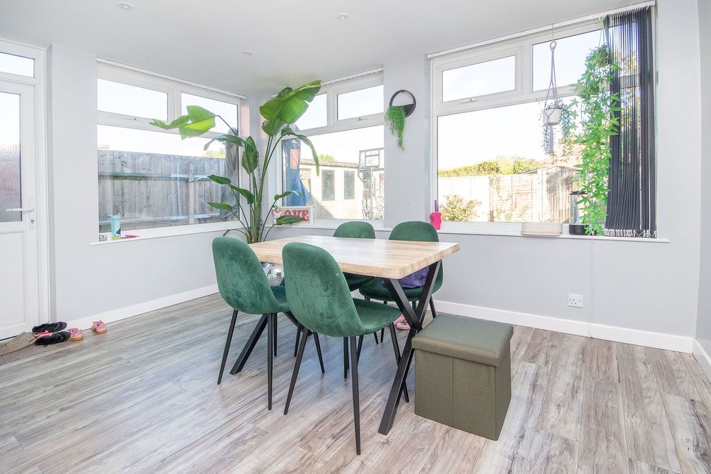 Property photo 3 of 12 Dining Room