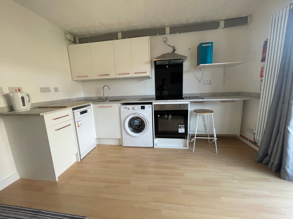Property photo 3 of 8 A Bright And Modern Kitchenette Featuring Essentia...