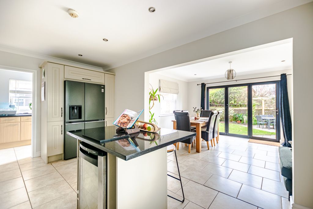 Property photo 2 of 33 Kitchen1