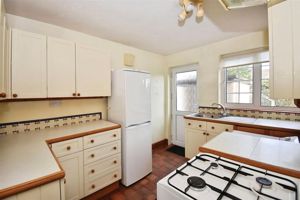 Property photo 3 of 15 F8422289-Br 20Kitchen.Jpg