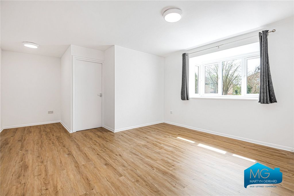 Property photo 2 of 15 Picture No. 18