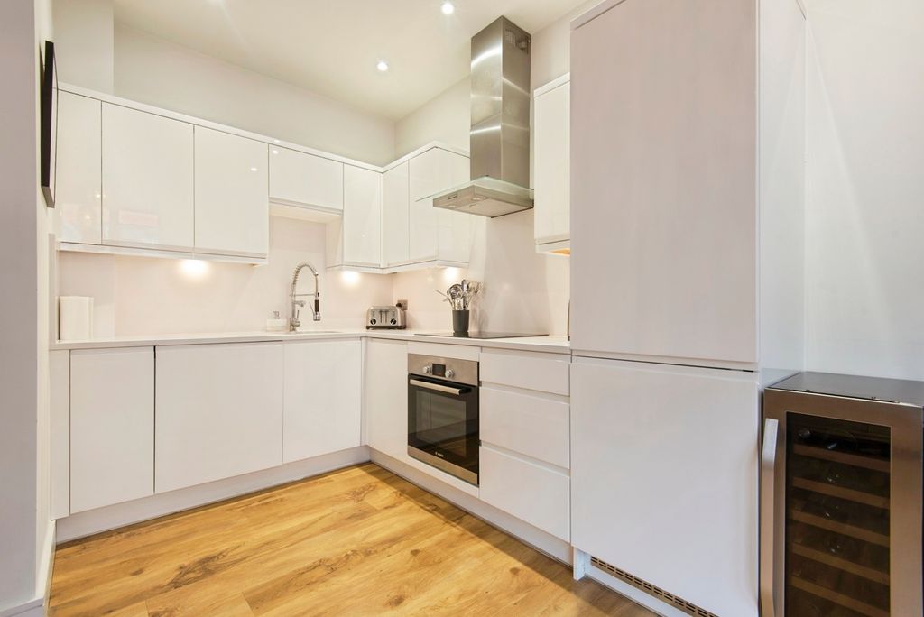 Property photo 2 of 17 Kitchen/Lounge