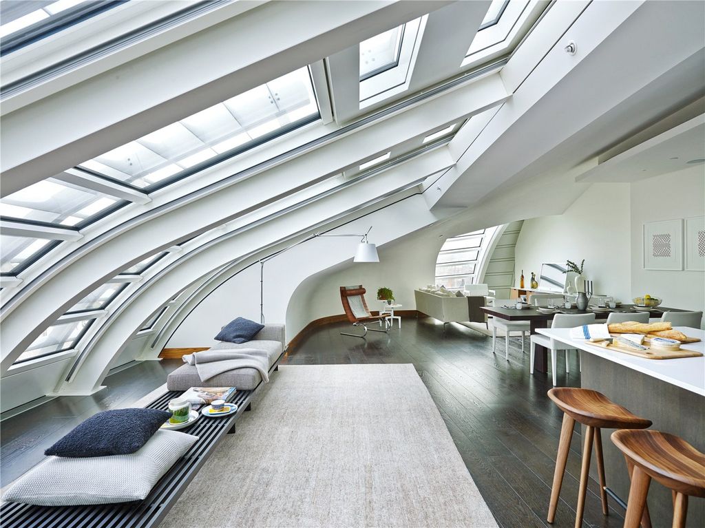 Property photo 1 of 8 Open-Plan Living