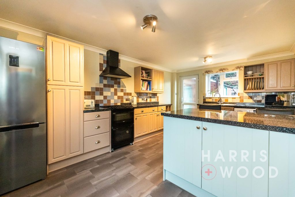 Property photo 2 of 25 4555573