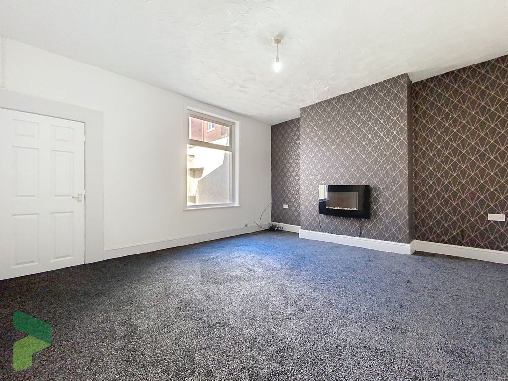 Property photo 1 of 19 Living Room