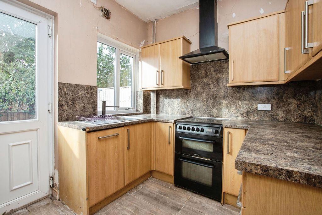Property photo 2 of 21 Kitchen
