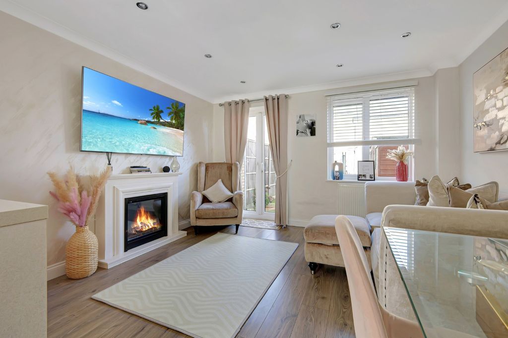 Property photo 2 of 20 4980744