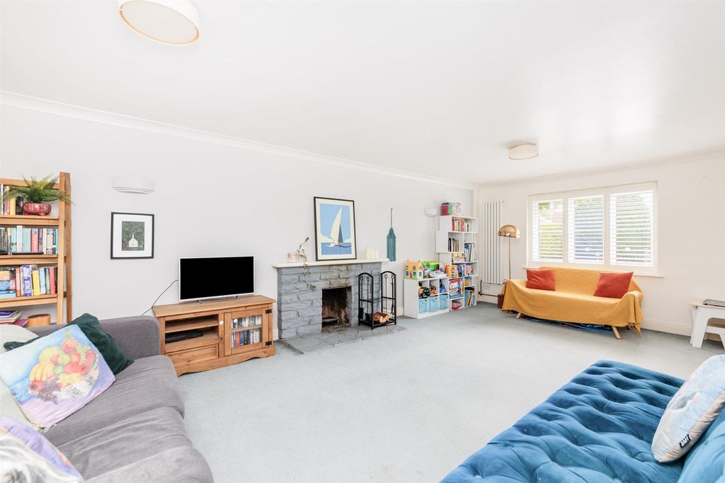 Property photo 2 of 26 Saxonbury House, 3 Coopers Row, Five Ash Down Web-