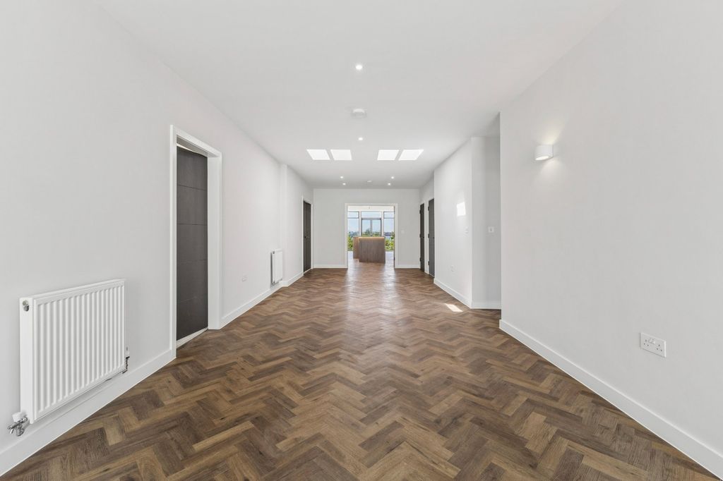 Property photo 3 of 23 Picture No. 01