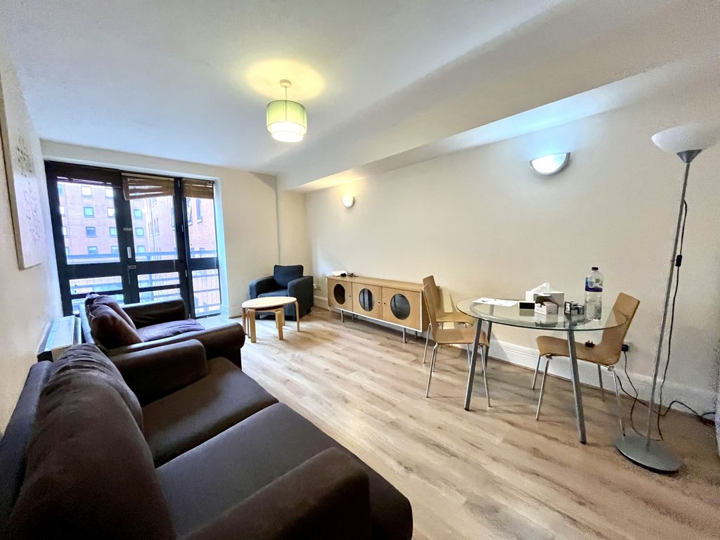 Property photo 2 of 11 Lounge