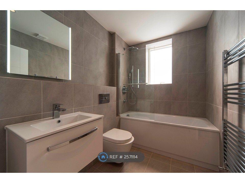Property photo 2 of 8 Bathroom