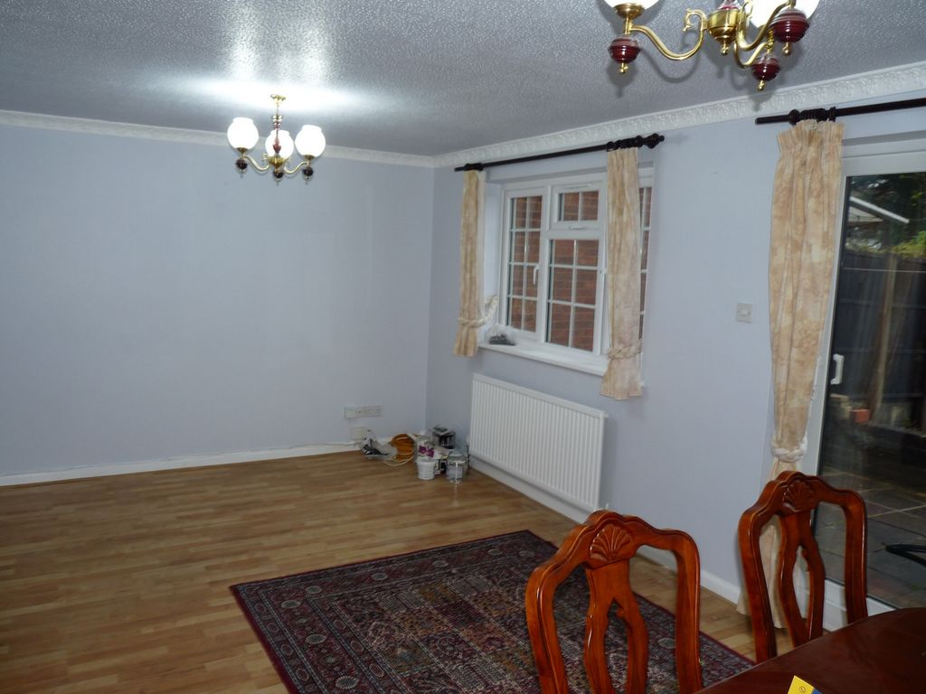 Property photo 3 of 10 Lounge