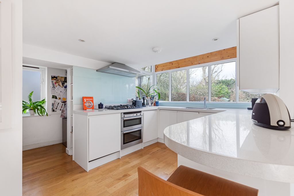 Property photo 3 of 37 3474422