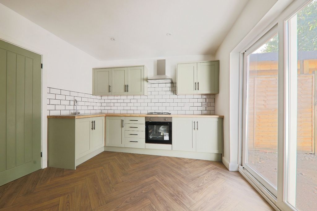 Property photo 3 of 8 4483858