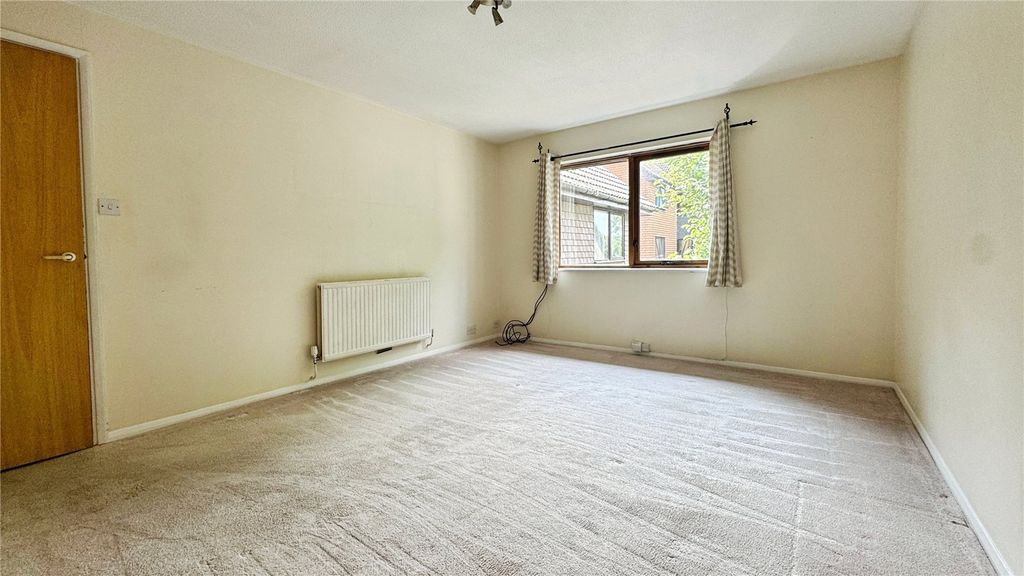 Property photo 3 of 7 Living Room