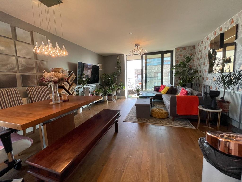 Property photo 2 of 12 Lounge