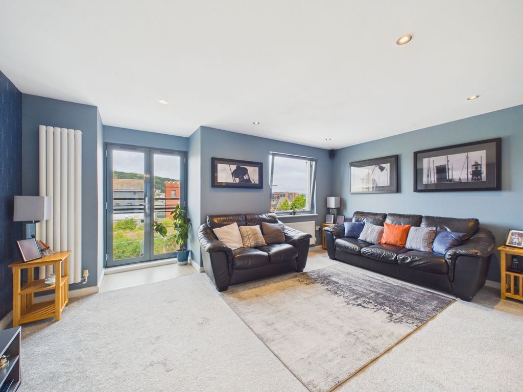 Property photo 2 of 46