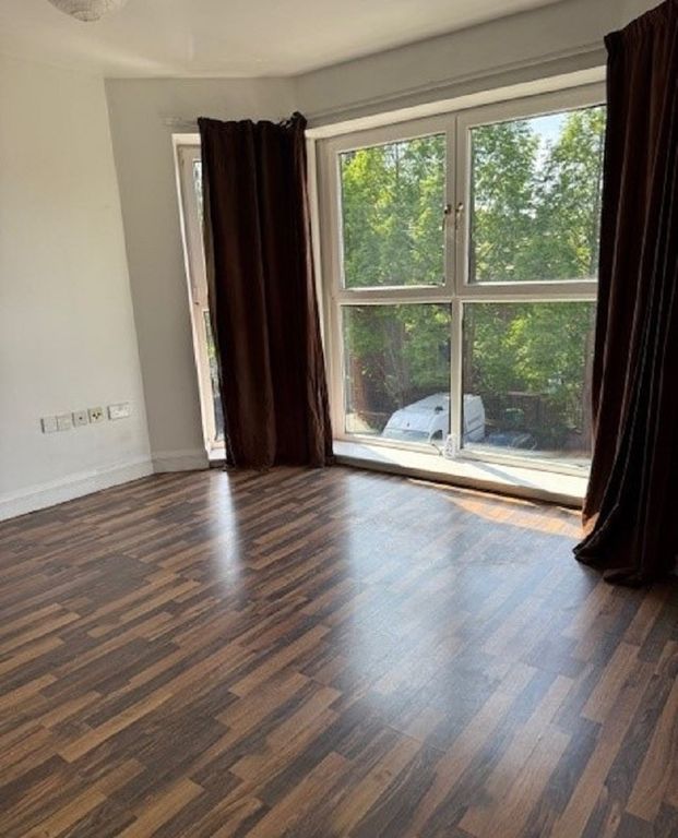 Property photo 3 of 10 Living Room