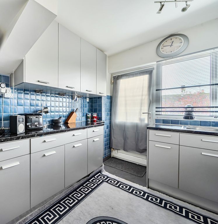 Property photo 3 of 14 Cwrt Pentwyn Kitchen New