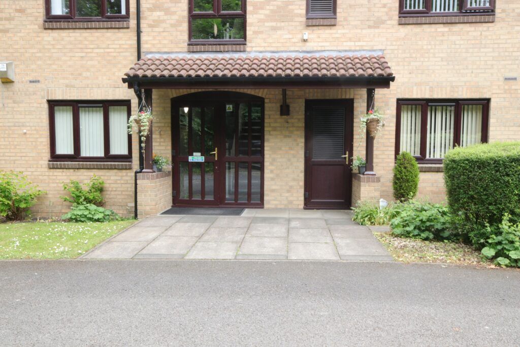 Property photo 1 of 17