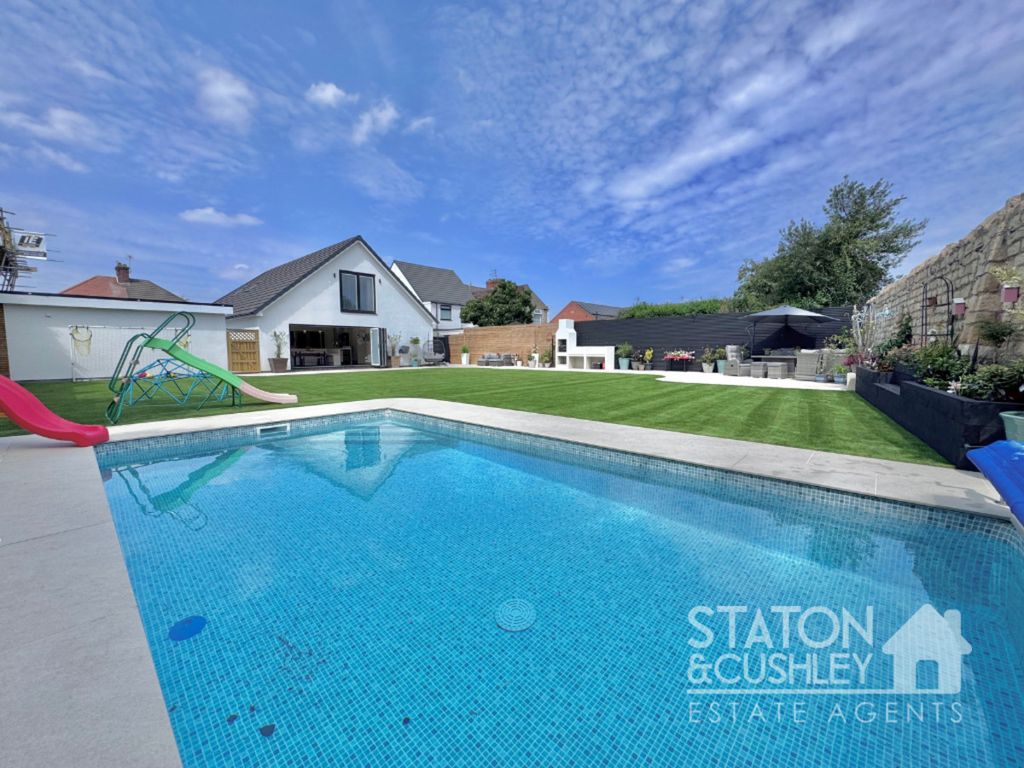 Property photo 2 of 39