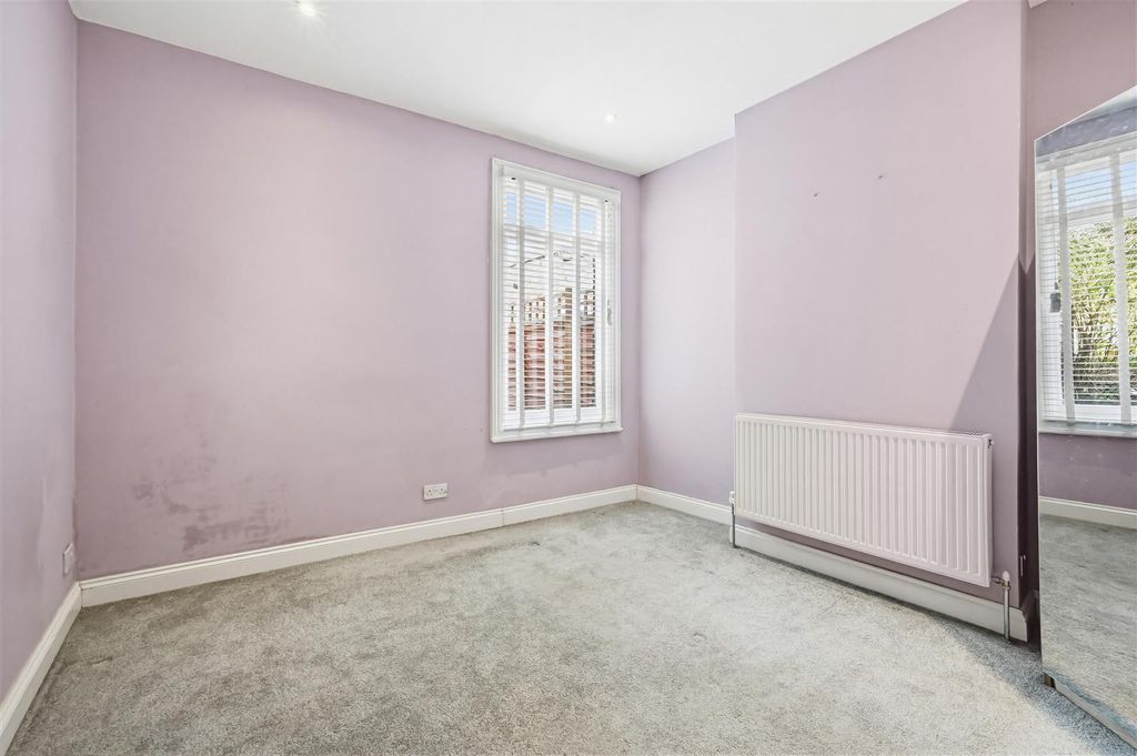 Property photo 3 of 11 Bedroom.Jpg