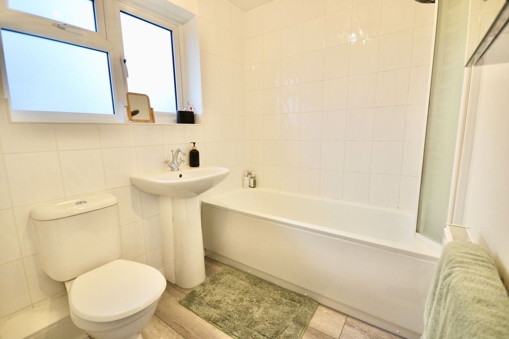 Property photo 3 of 28