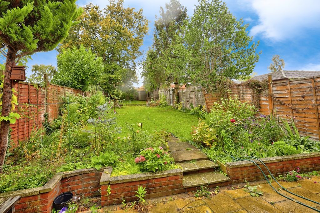 Property photo 2 of 19 Garden