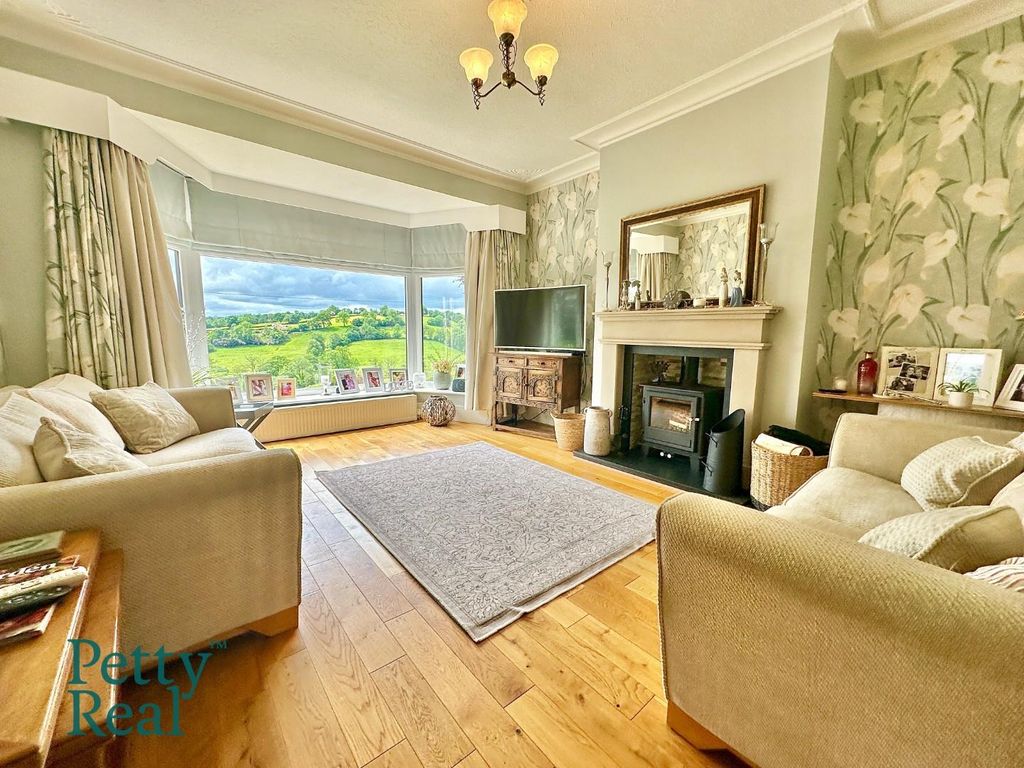 Property photo 3 of 43