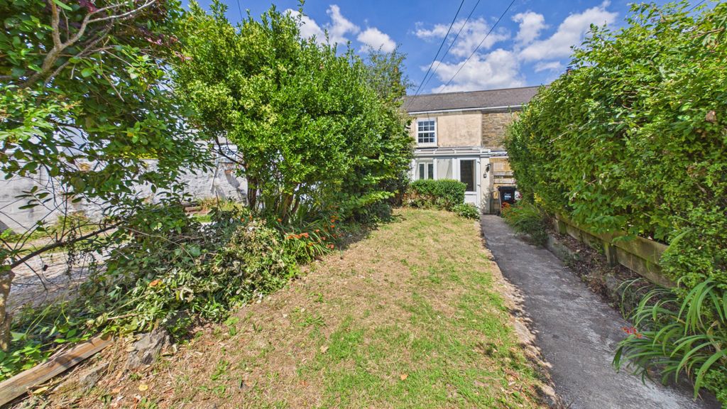 Property photo 1 of 12 1 Bedroom Mid Terraced House For Sale