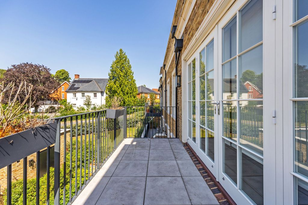 Additional image 4 of 2 bed flat for saleLangham Place, Winchester SO22