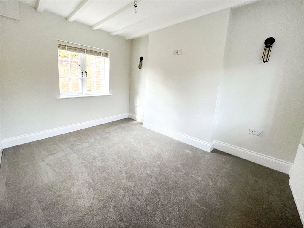 Property photo 2 of 13 Lounge