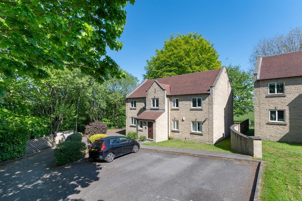 Property photo 1 of 23 Hilton Court