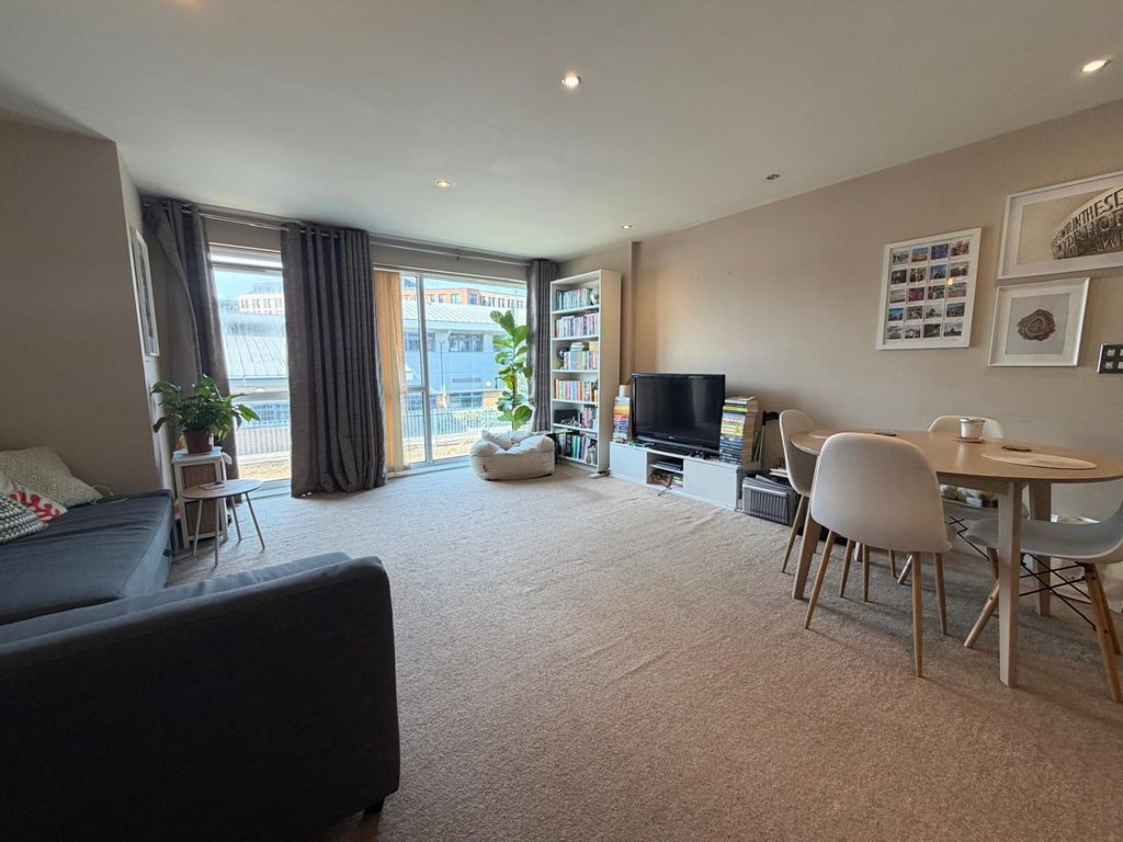 Property photo 1 of 7 37007Ec4-bae3-4Bfb-Bbf0-Bac2B683Ccd1