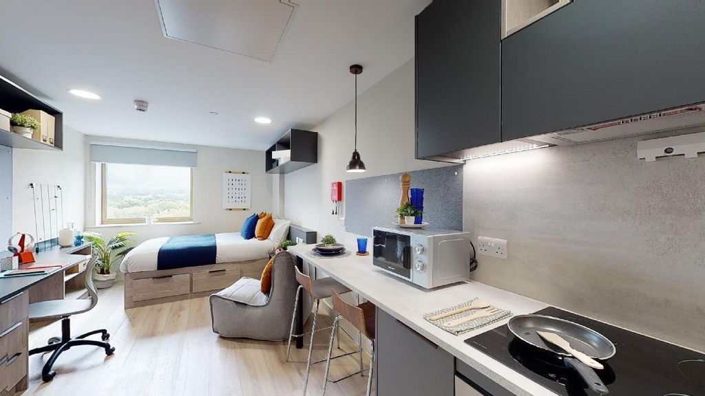 Property photo 1 of 59