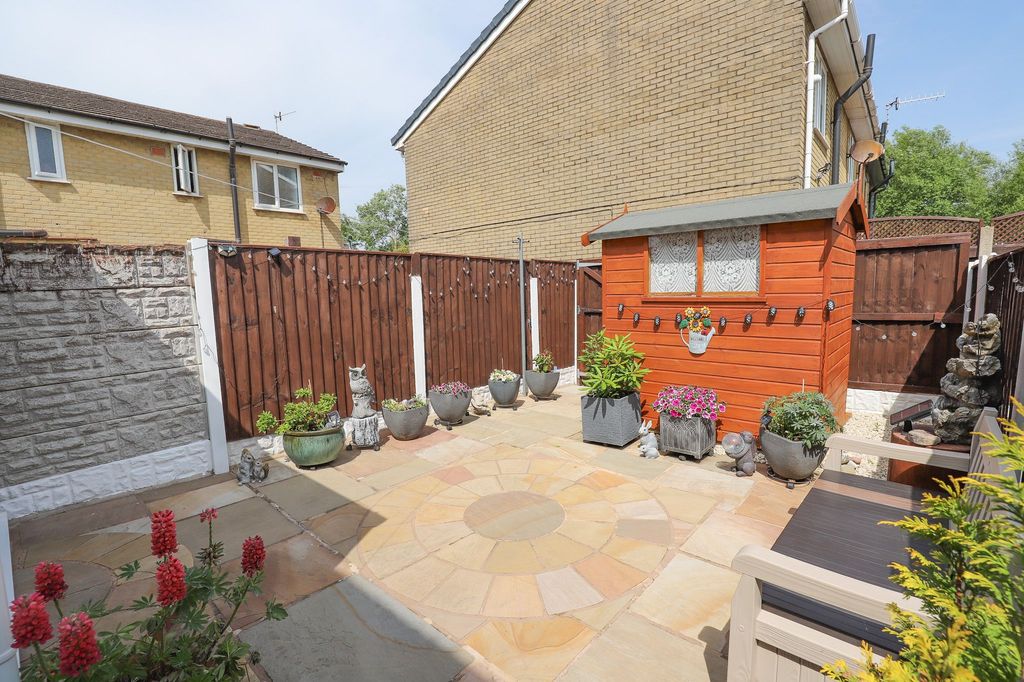 Property photo 2 of 12