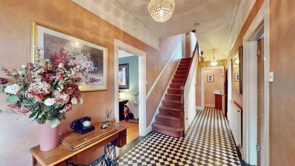 Property photo 2 of 21