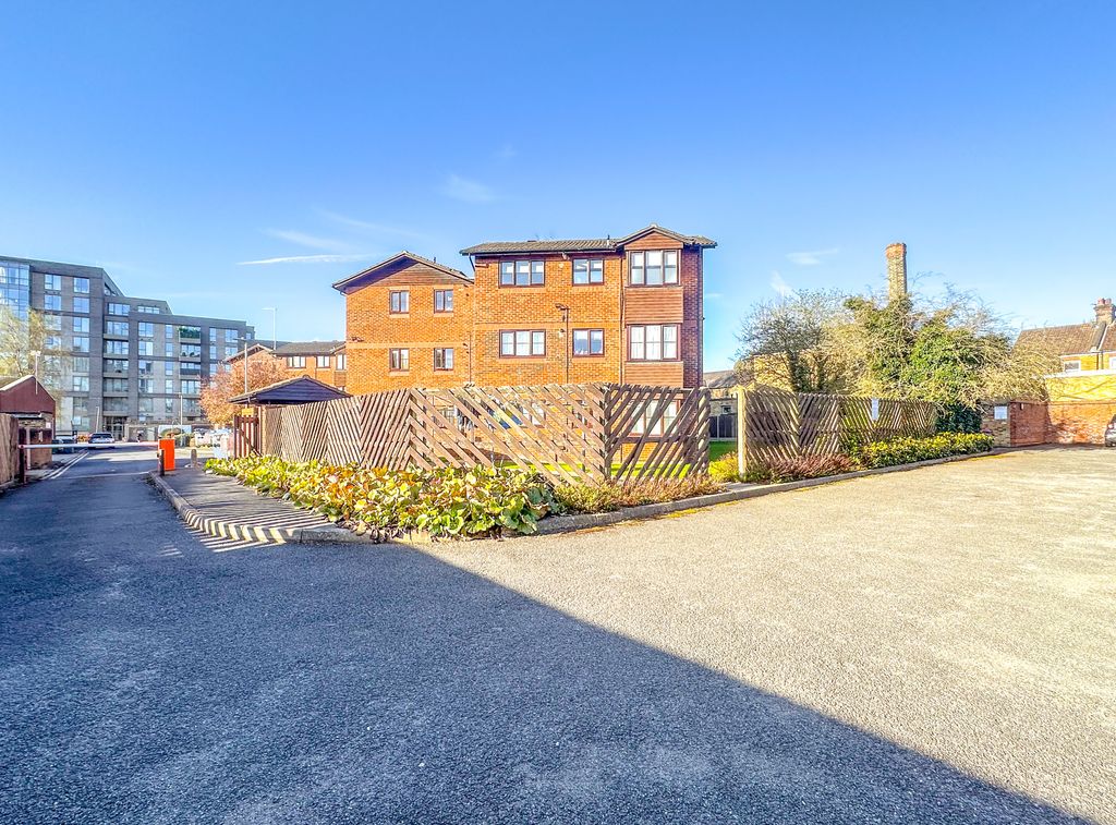 Property photo 1 of 9