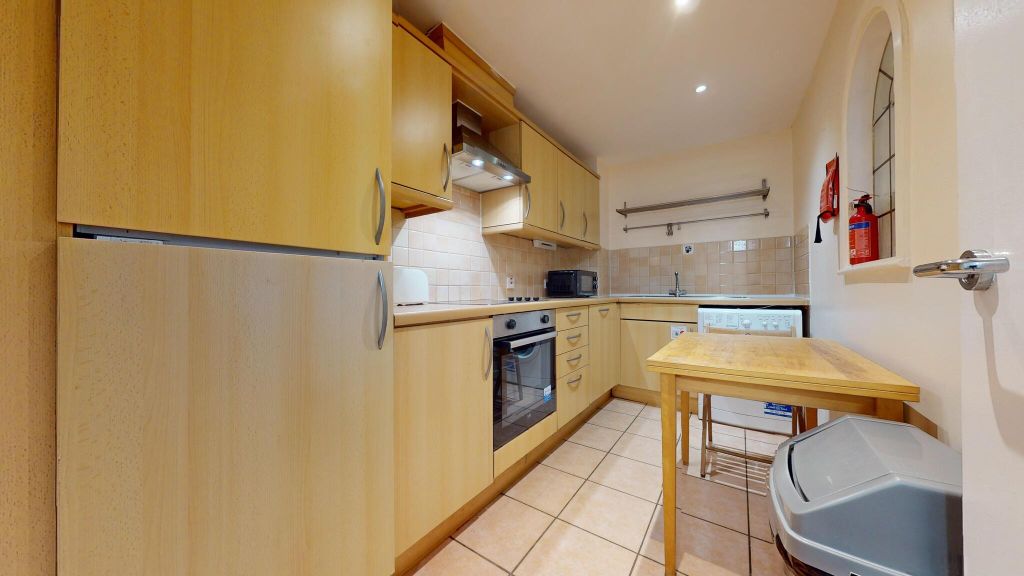 Property photo 3 of 11 Kitchen