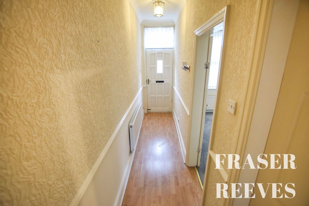 Property photo 3 of 11 Hallway