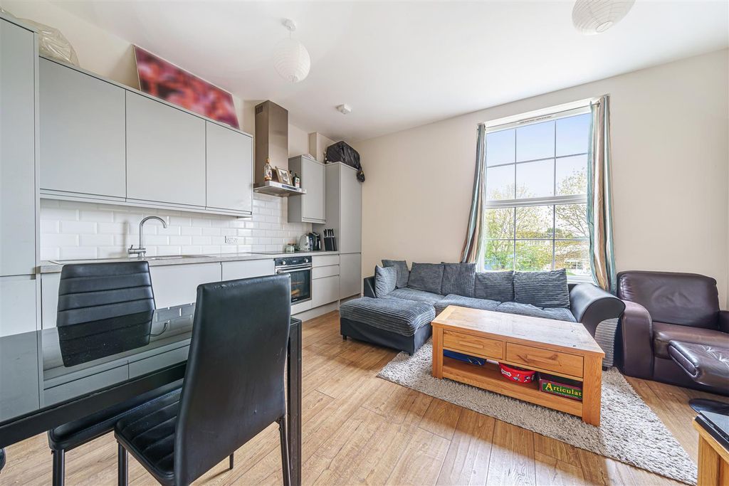 Property photo 2 of 8