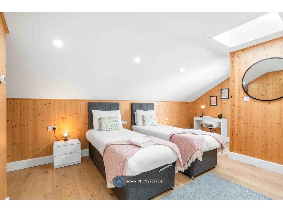 Property photo 3 of 10 Bedroom 2 With Two Single Beds