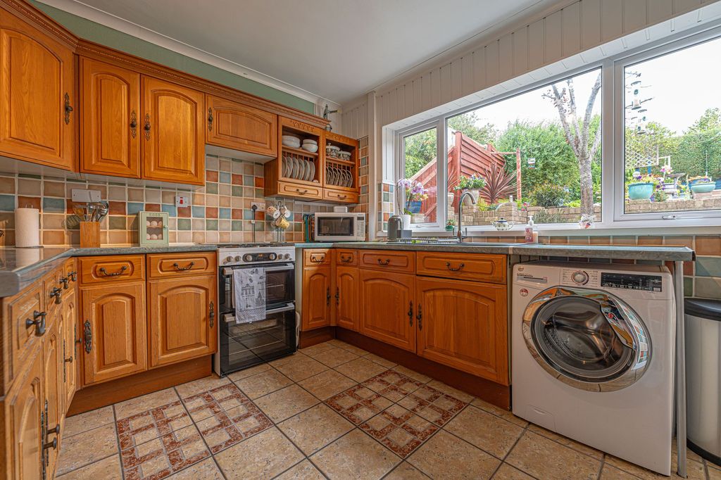 Property photo 3 of 32