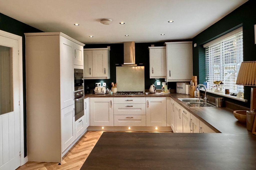 Additional image 4 of 4 bed detached house for saleCherry Grove, Glossop SK13