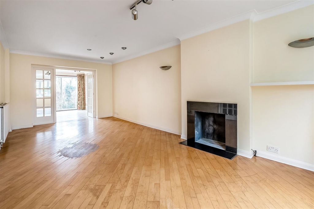 Property photo 3 of 20 Rustles-7.Jpg