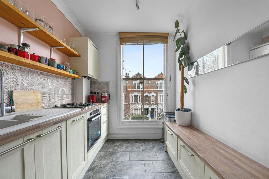 Property photo 3 of 17 Kitchen