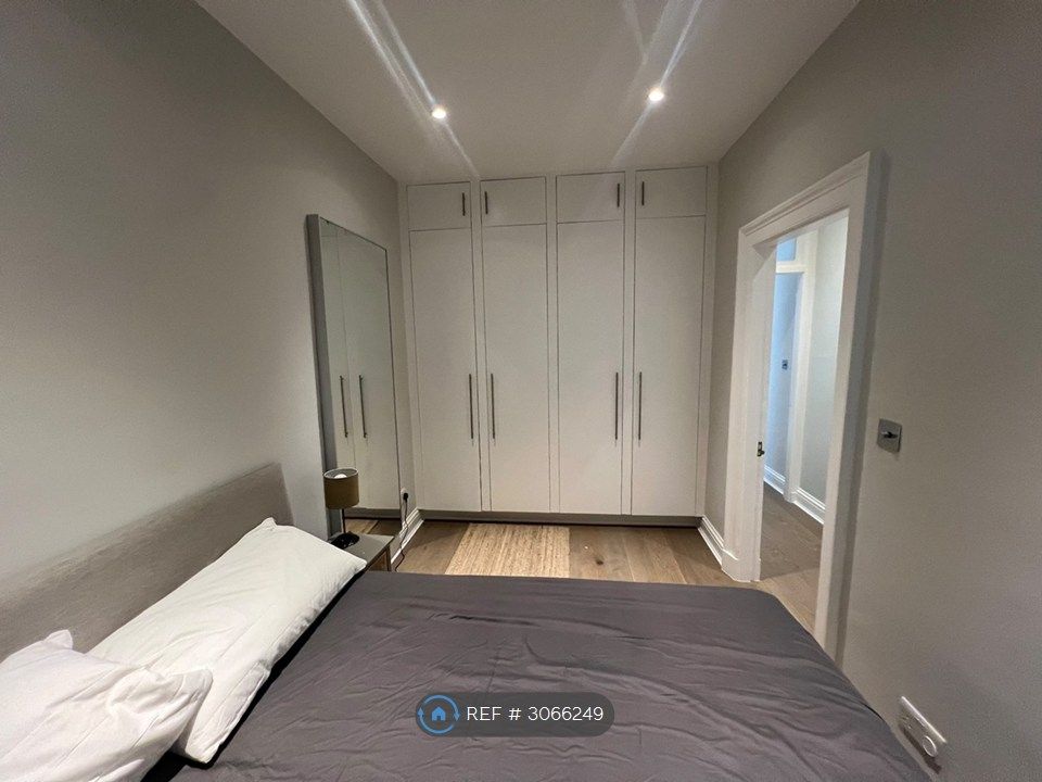 Property photo 3 of 8 Bedroom